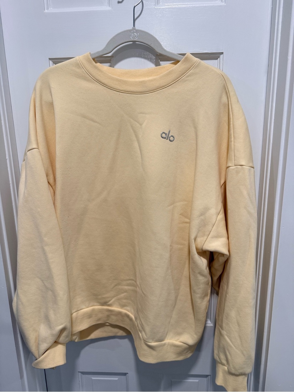 ALO Yoga Crewneck Sweatshirt in Soft Pale Yellow